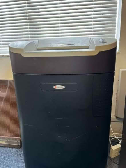Photo of free Rexel office paper shredder Model RLS28 (Hereford HR4) #2