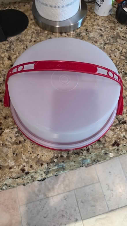 Photo of free Tupperware pie taker (Skokie) #3