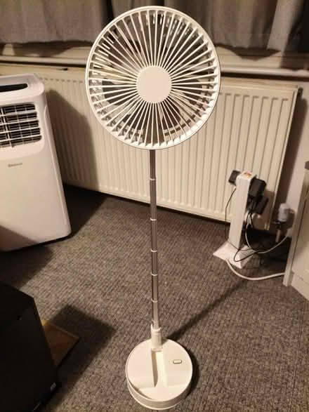 Photo of free Folding Fan with extendable height (Caledonian Road, N7) #1
