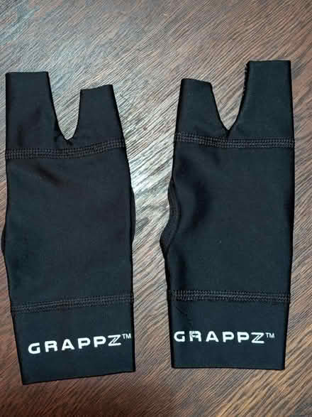 Photo of free Grappz Finger Support Gloves Medium (Jamaica Plain) #2