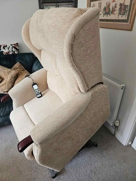 Photo of free Electric reclining chair (Fetcham / Bookham KT22) #4