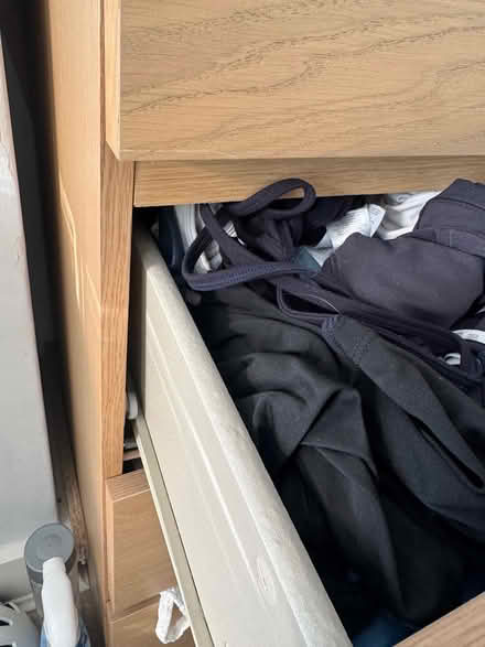 Photo of free chest of drawers (Islington N1) #3