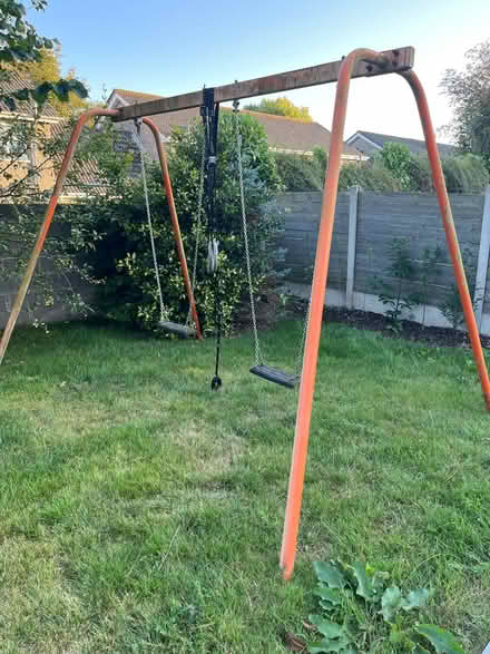 Photo of free swing set (Ballincollig main street) #2