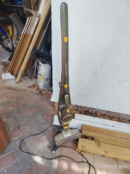 Photo of free Working but really not very good. I've tried giving it a ser (Balsall Common CV7) #1