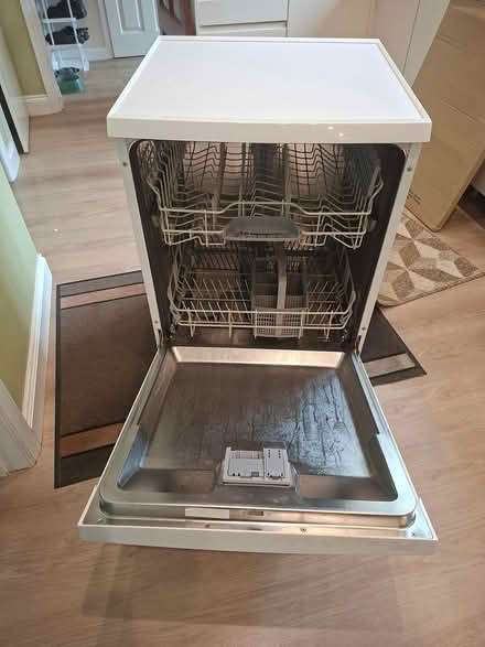 Photo of free Bosch dishwasher (Mortimer Berkshire RG7) #2