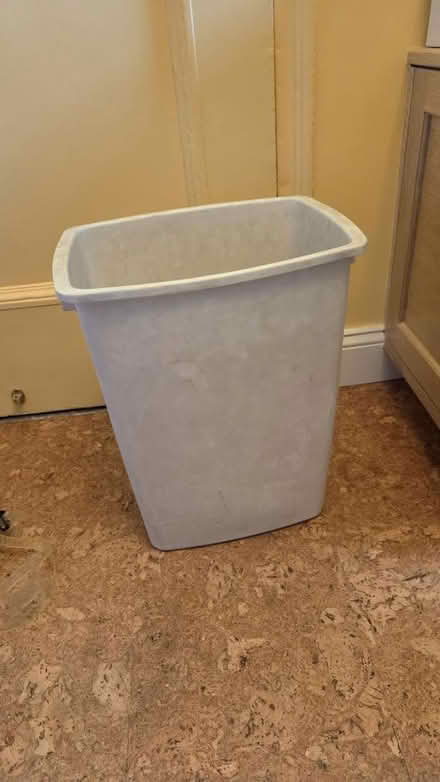 Photo of free Plastic garbage/utility pail (Upper West Side, 108/Broadway) #2
