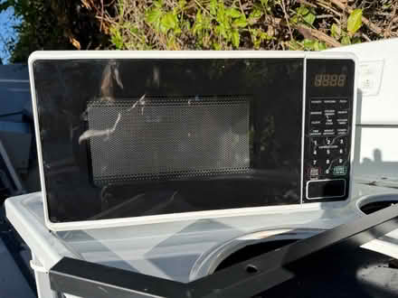 Photo of free Small microwave oven w/o plate… (1075 Valencia Avenue) #1