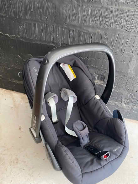 Photo of free Maxi cosy pebble car seat ( birth - 18 months) (Penyffordd CH4) #1