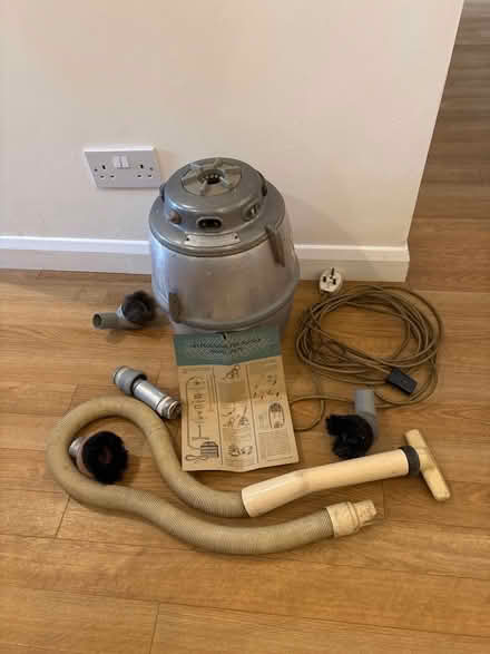 Photo of free Vacuum Cleaner (Thames Ditton KT7) #1