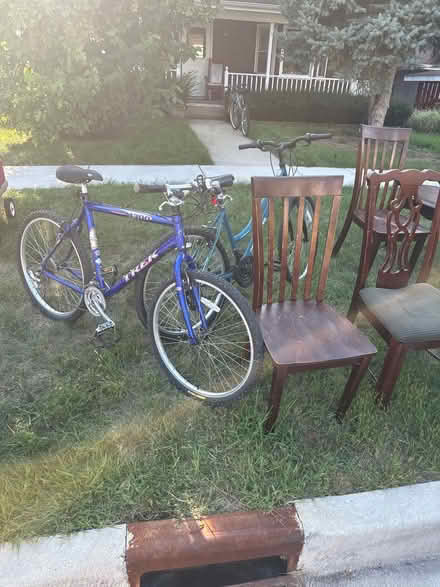 Photo of free pick up - 216 n summit Wheaton (NW Suburbs) #1