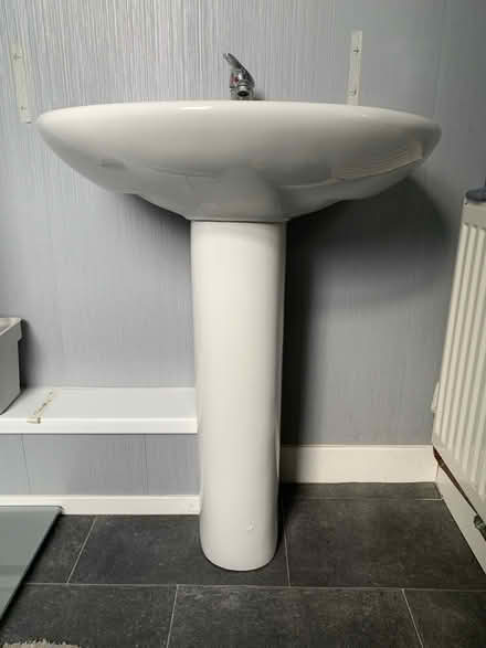 Photo of free Pedestal Washbasin (Chopwell NE17) #1