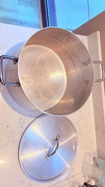 Photo of free Very large cooking pot with lid. (Noak Bridge SS15) #2