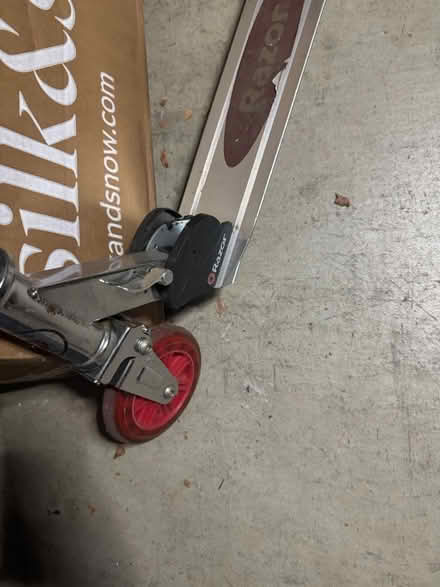 Photo of free Kids Razor Scooter (Northeast Pasadena 91107) #2