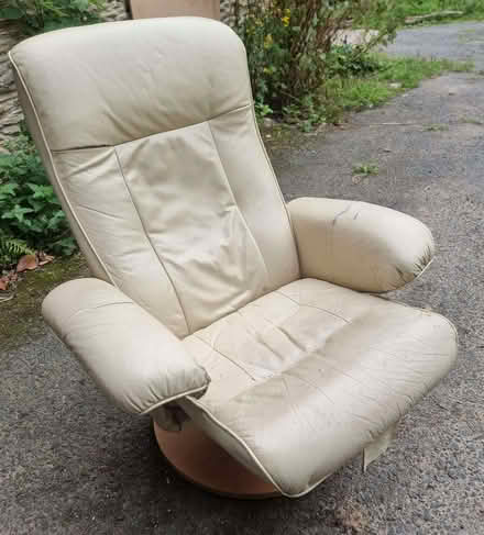 Photo of free Reclining chair (Woodhouse SY8) #1