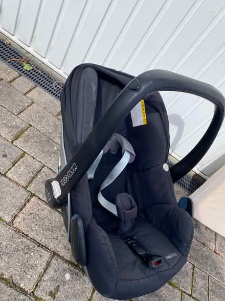 Photo of free Maxi cosy pebble car seat ( birth - 18 months) (Penyffordd CH4) #2