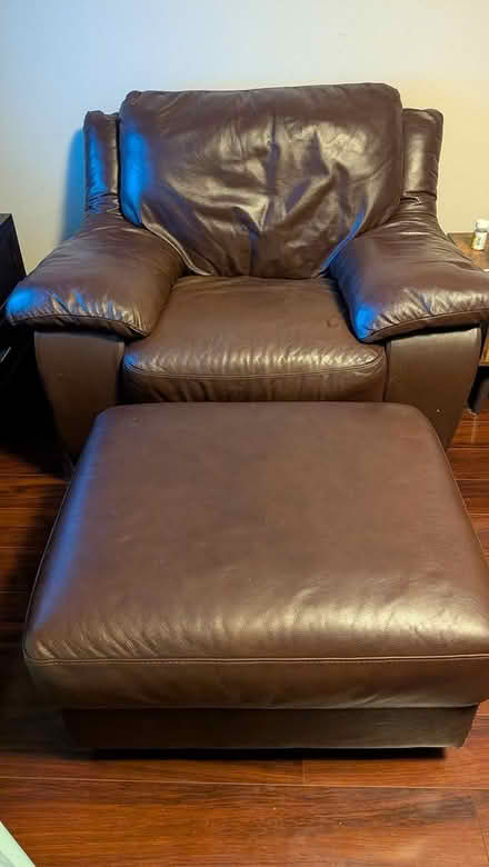 Photo of free Chairs, chairs, chairs (Hall boulevard near Durham) #1