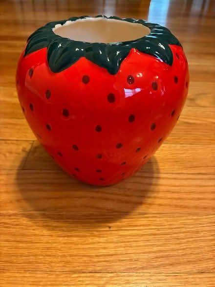 Photo of free Strawberry planter (Saugerties) #1