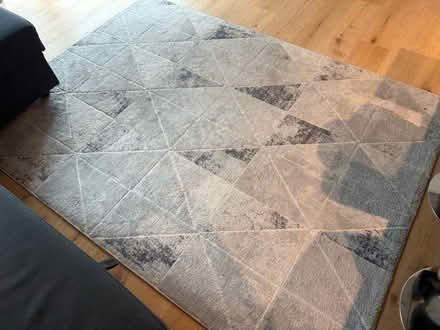 Photo of free Grey rug (Blackwall E14) #1