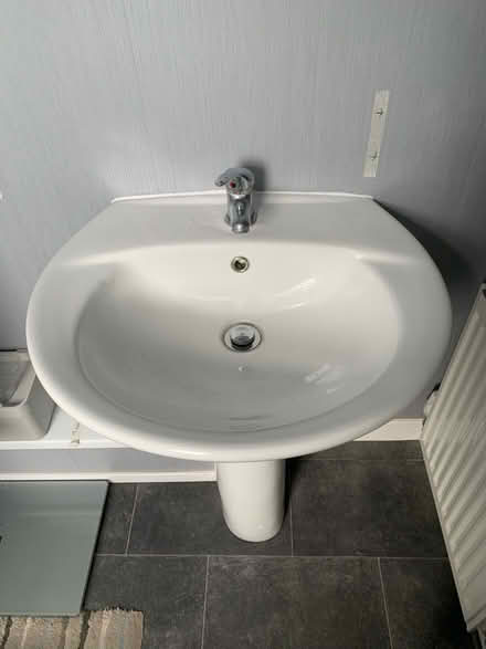 Photo of free Pedestal Washbasin (Chopwell NE17) #2