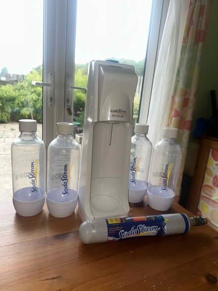 Photo of free White SodaStream Fizz On-Line Drink Maker with Bottles (Dronfield Woodhouse S18) #1