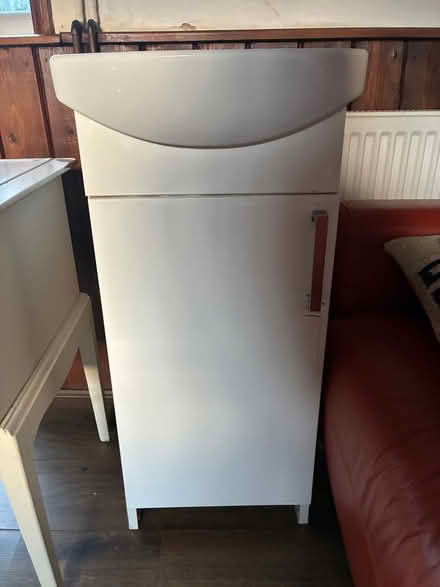 Photo of free Small White Sink (Castle Donington DE74) #2