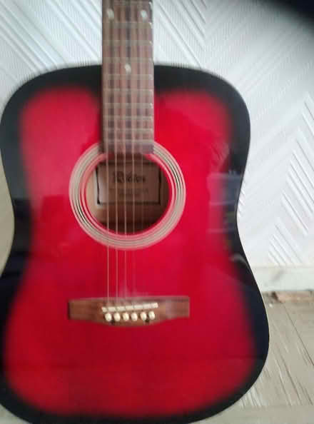 Photo of free Acoustic Guitar (Vale LA1) #2