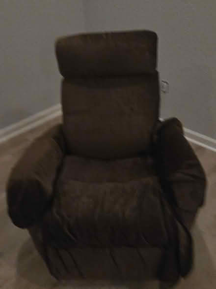 Photo of free Swivel-Rocker-Recliner (Near Kanner and Indian) #2