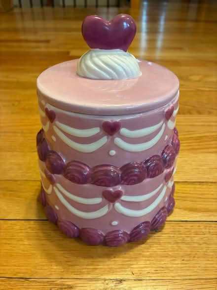 Photo of free Cake cooke jar (Saugerties) #1
