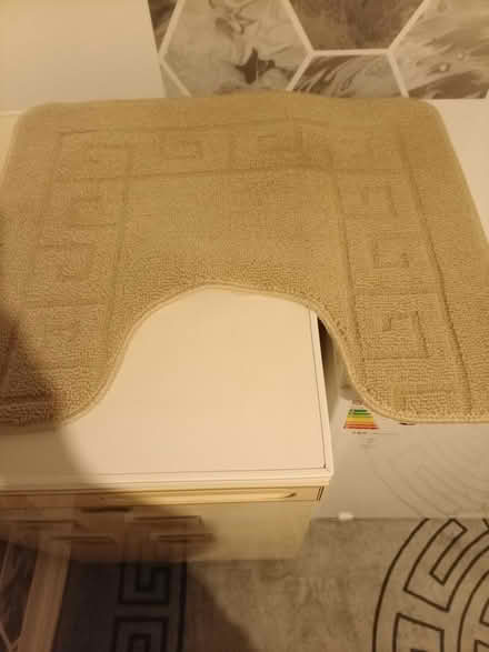 Photo of free Toilet and bathroom mat like new (South ockendon RM15) #3