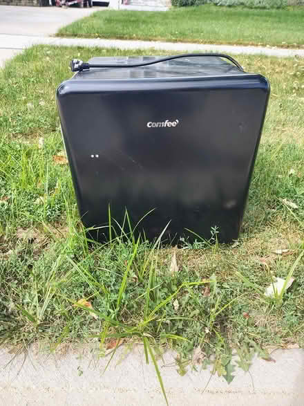 Photo of free Small Refrigerator (fridge) (60193) #1