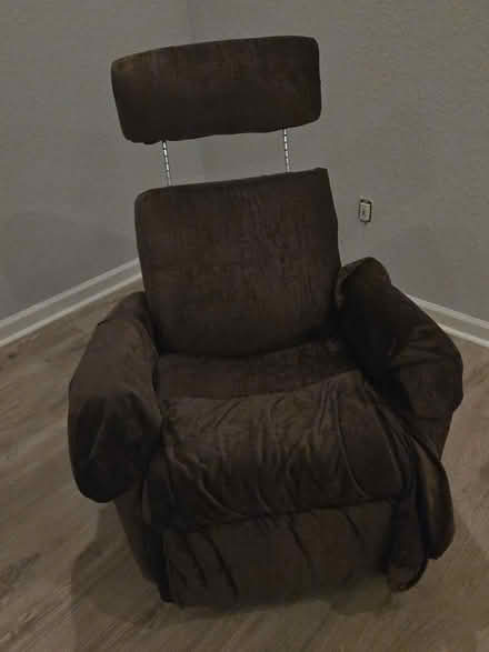 Photo of free Swivel-Rocker-Recliner (Near Kanner and Indian) #3
