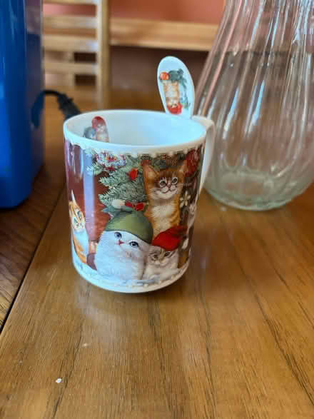 Photo of free Mug and vase (Near Ft. Totten Park) #2