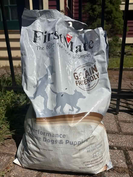 Photo of free dry dog food (Groton (near Shaw’s)) #1