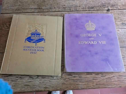 Photo of free Two vintage souvenir books about royalty (Finstall B60) #1