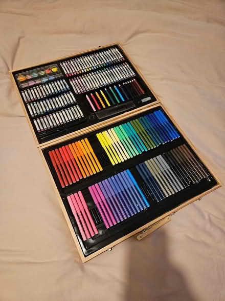 Photo of free Almost complete art set (Hitchin SG4) #1