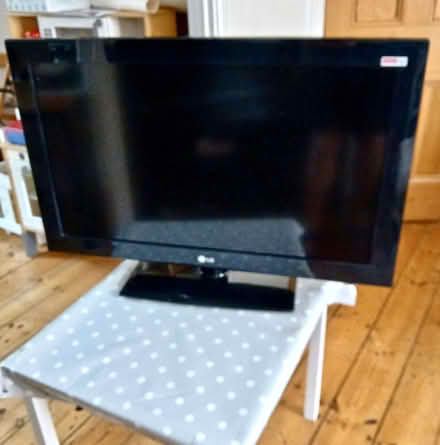 Photo of free LG TV for Spares or Repair 32" (Leytonstone E11) #1