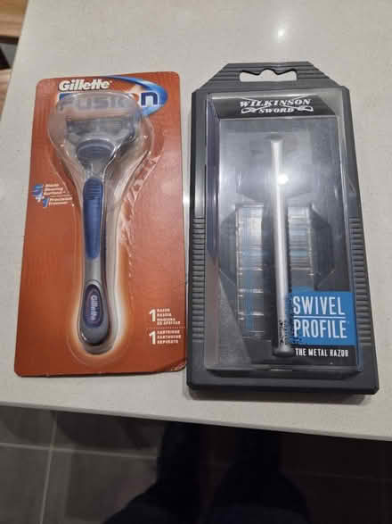 Photo of free 2 mens razors (Ladywell SE13) #1