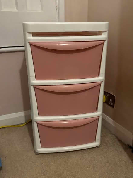 Photo of free Pink and white drawers (Arborfield RG2) #1
