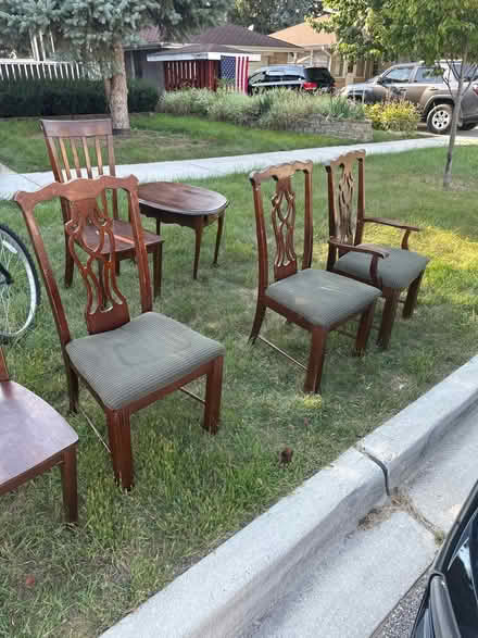 Photo of free pick up - 216 n summit Wheaton (NW Suburbs) #2