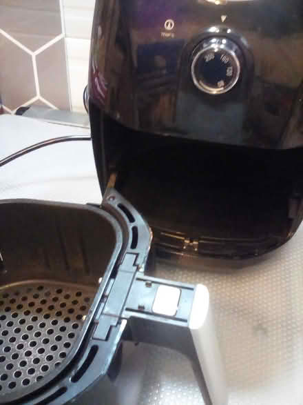 Photo of free Small air fryer (Shipley BD18) #4