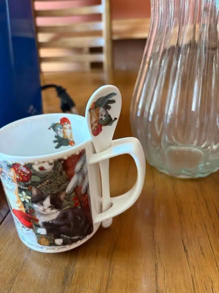 Photo of free Mug and vase (Near Ft. Totten Park) #3