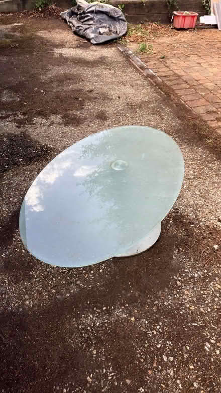 Photo of free Glass Coffee Table (So41 6BS) #2