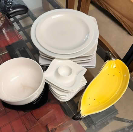 Photo of free Mix plates (NW4 2AU) #1