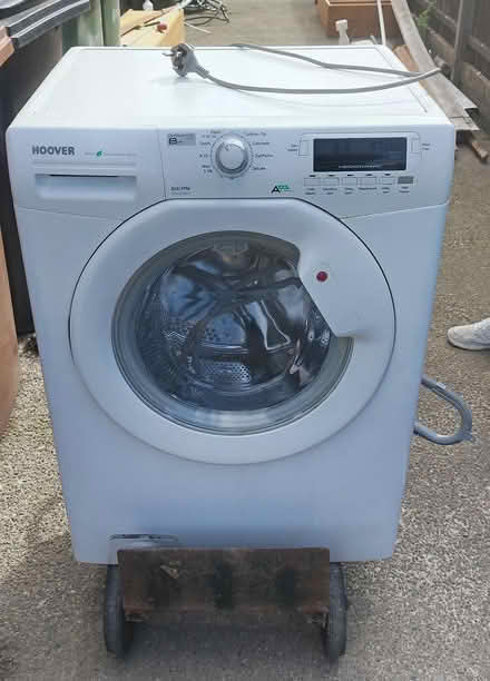 Photo of free washing machine (Belle Vue Court LS3) #1