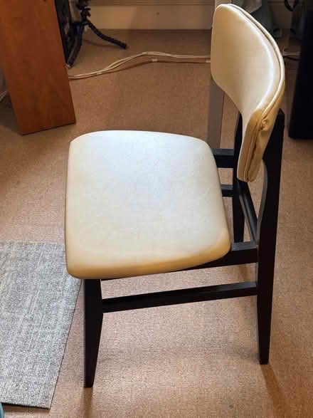 Photo of free 4x Mid century style dining chairs (North Camp GU14) #2