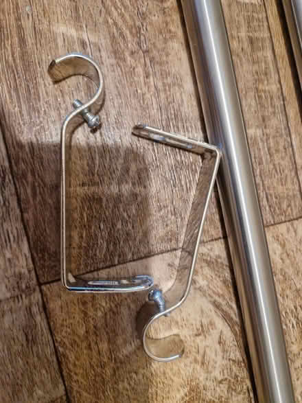 Photo of free Extendable curtain pole (WD23 Bushey) #3