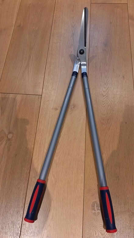 Photo of free Garden Shears with extendable arms (OX10 6BD) #2