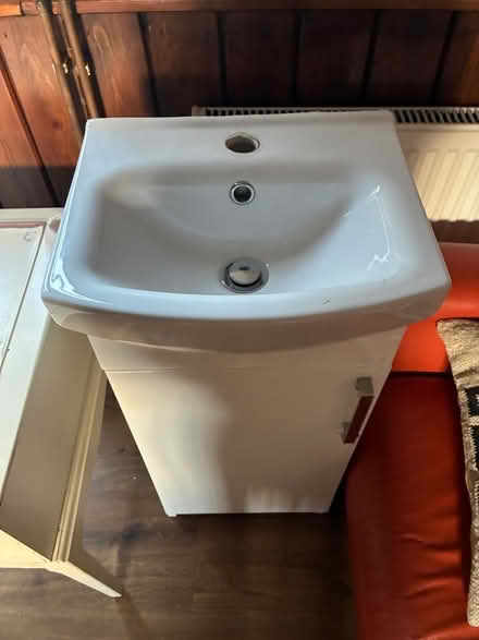 Photo of free Small White Sink (Castle Donington DE74) #1