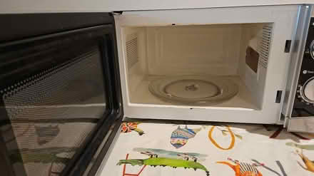 Photo of free 800w microwave (Clapham SW4) #2