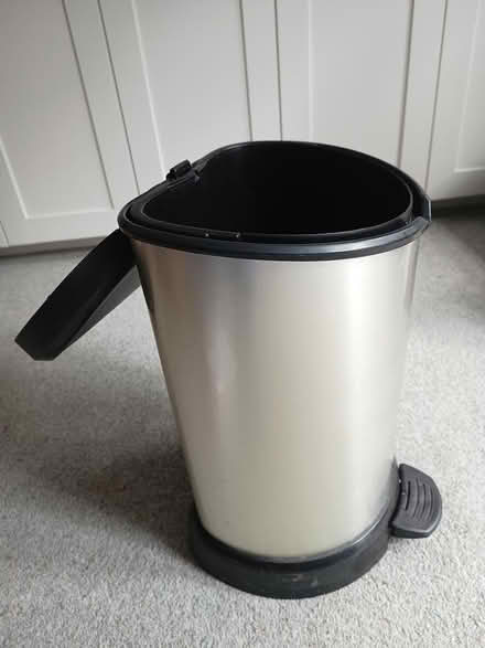 Photo of free Pedal bin (e.g. for kitchen) (Godalming GU7) #1